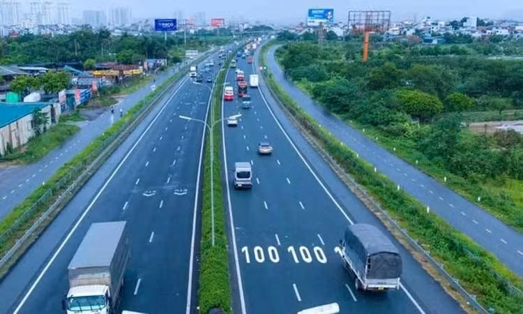 Sát hạch lái xe từ 1/3/2027 - khoảng cách an toàn là bài thi bắt buộc
