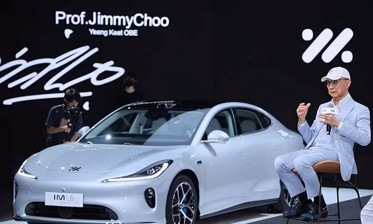 Đại gia Jimmy Choo "thửa" riêng ôtô điện mang tên mình, bán 887 triệu đồng