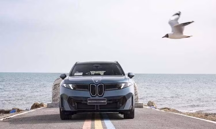  BMW iX3 L 2026 ra mắt - màn hình "khủng" 43,3 inch, từ 1,04 tỷ đồng
