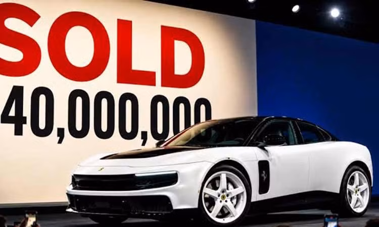 Chiếc Ferrari Luce đầu tiên được "chốt giá" tới hơn 1 nghìn tỷ đồng