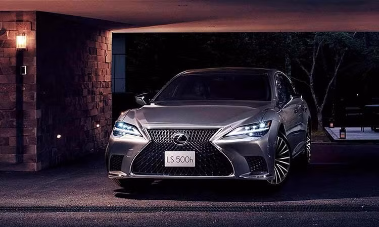 Lexus LS hạng sang vừa được nâng cấp nhẹ, giá bán từ hơn 2,3 tỷ đồng