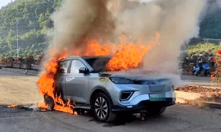 Lý do CATL tại Trung Quốc cảnh báo nguy cơ lỗi pin ôtô điện hàng loạt?