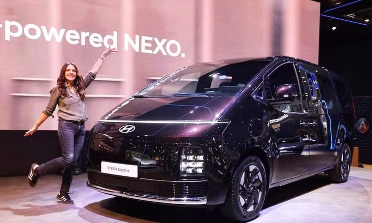 Hyundai Staria Electric 2027 ra mắt - xe van điện 9 chỗ, cốp siêu rộng