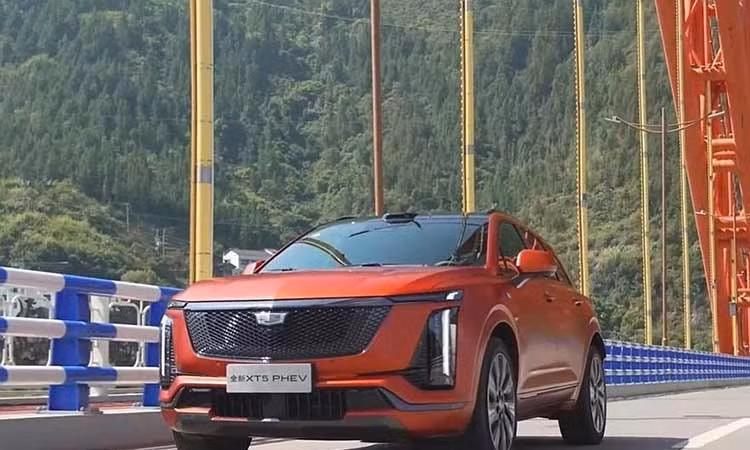 Cadillac XT5 PHEV tiết kiệm xăng, công nghệ lái bán tự động xịn sò