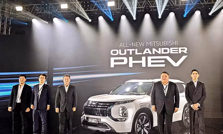 Mitsubishi Outlander PHEV 2026 mở bán từ 1,2 tỷ đồng, chạy thuần điện 100 km