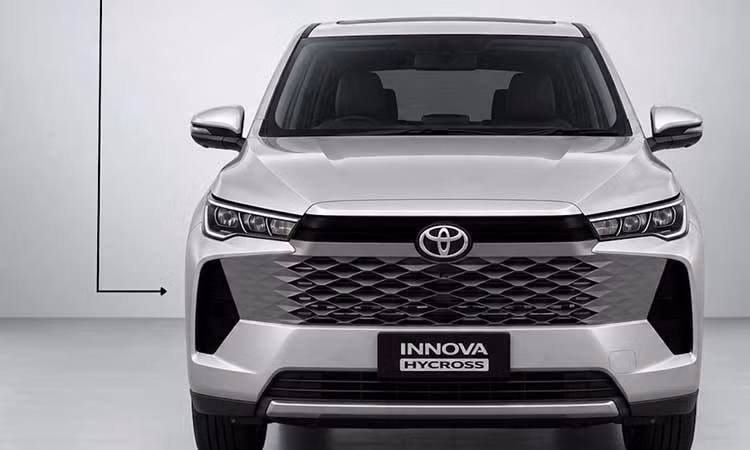 Toyota Innova 2027 lộ diện, đầu xe "ngầu" hơn phong cách Hilux mới