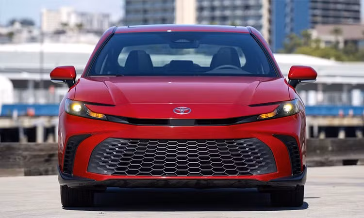 Toyota Camry 2027 giá "mềm" hơn, hybrid sẽ là lựa chọn duy nhất