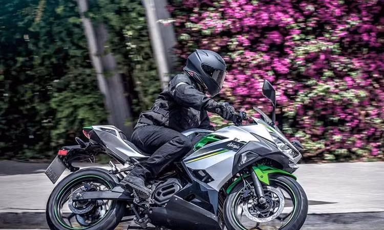 Cận cảnh Kawasaki Ninja e-1 2027 giá 206 triệu đồng, chạy chỉ 66 km/sạc, 