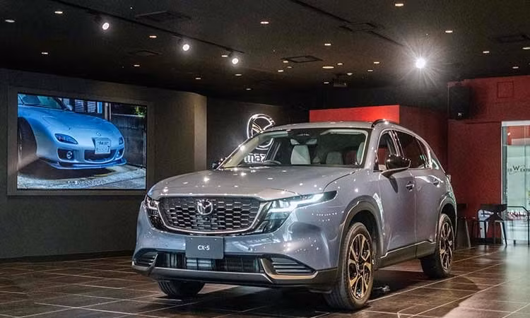 Tận mục Mazda CX-5 hybrid 2027 màu xám xi măng sắp mở bán tại Việt Nam