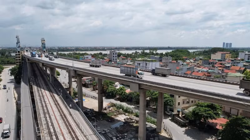 Hà Nội tổ chức phân luồng trong quá trình sửa cầu Thăng Long
