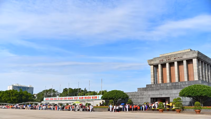 [GALLERY] Người dân vào Lăng và Khu di tích Phủ Chủ tịch dịp lễ Quốc khánh