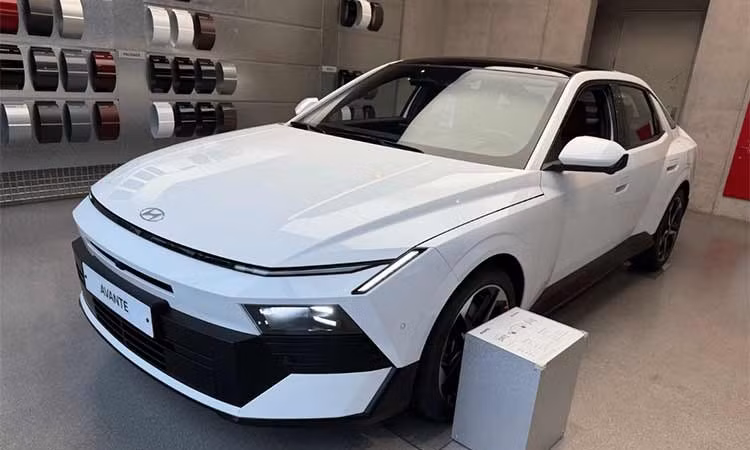 Hyundai Elantra thế hệ mới bị chê "giá chát" nhưng vẫn đắt khách