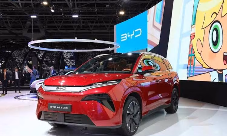 BYD Atto 8 sạc điện "nhanh như chớp" chính thức ra mắt thị trường