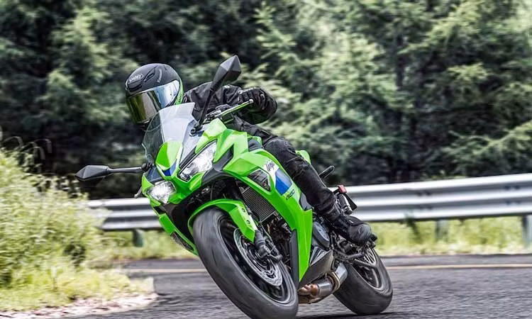 Kawasaki Ninja 650 2027 nâng cấp phuộc, phanh mới - chờ về Việt Nam
