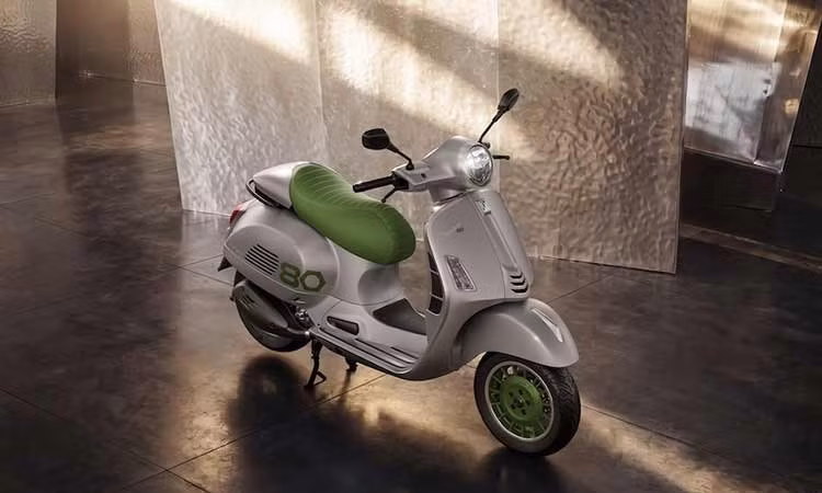 Vespa Edizione Ottantesimo ra mắt r=tại Việt Nam giá bán tới 372 triệu đồng