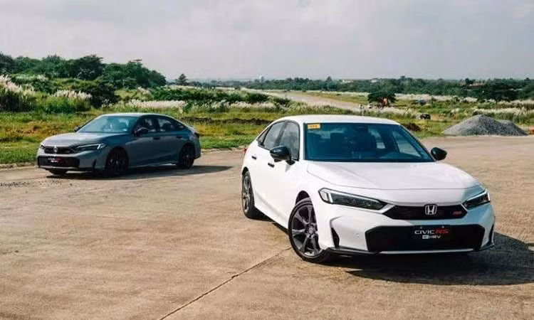 Cận cảnh Honda Civic e:HEV công nghệ S+ Shift ra mắt, giá từ 855 triệu đồng
