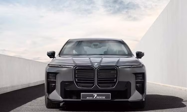 Hé lộ BMW M760e xDrive facelift hạng sang chống đạn, sắp ra mắt