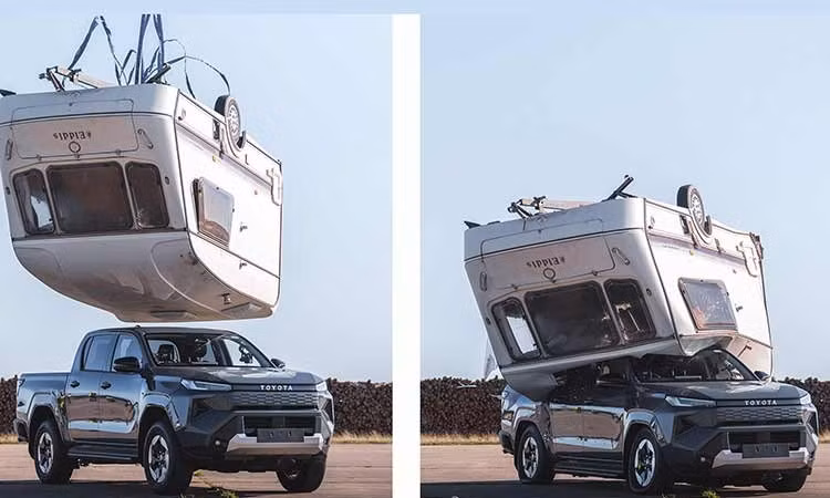 Bán tải Toyota Hilux điện bị xe caravan 760kg rơi trúng nóc vẫn an toàn