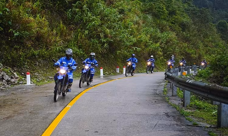 Mùa phượt cuối năm, cần chuẩn bị "xế" gì cho những cung đường đa địa hình?