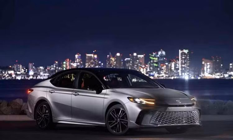 Toyota Camry 2027 "bình mới, rượu cũ" nhưng giá tăng gần 20 triệu đồng