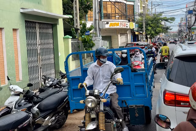 Bình Thuận: Công trình không rào chắn gây nguy hiểm cho người lưu thông - Hình 8 Binh Thuan: Cong trinh khong rao chan gay nguy hiem cho nguoi luu thong-Hinh-8