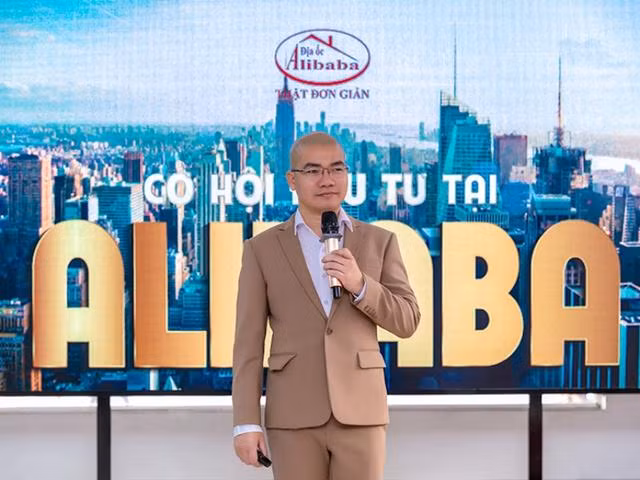 Nguyễn Thái Luyện ra tòa vì tội lừa đảo vẫn có những phát ngôn gây sốc - Hình 12 Nguyen Thai Luyen ra toa vi toi lua dao van co nhung phat ngon gay soc-Hinh-12
