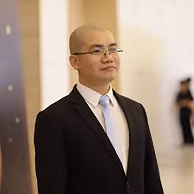 Nguyễn Thái Luyện ra tòa vì tội lừa đảo vẫn có những phát ngôn gây sốc - Hình 11 Nguyen Thai Luyen ra toa vi toi lua dao van co nhung phat ngon gay soc-Hinh-11