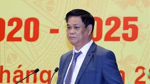 Chân dung 27 cán bộ cấp cao bị kỷ luật 6 tháng đầu năm 2022 - Hình 4 Chan dung 27 can bo cap cao bi ky luat 6 thang dau nam 2022-Hinh-4