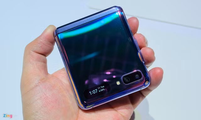 Samsung Galaxy Z Flip dep lung linh hut hon fan ra sao?-Hinh-5