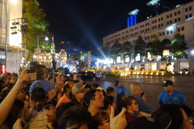 Rộn ràng Đường hoa Nguyễn Huệ Tết Ất Tỵ 2025 - Hình 2 Ron rang Duong hoa Nguyen Hue Tet At Ty 2025-Hinh-2