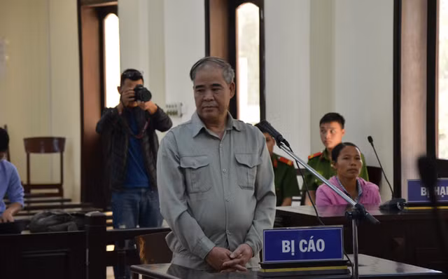 Cuu Hieu truong Dinh Bang My xam hai hang loat nam sinh tiep tuc ra toa