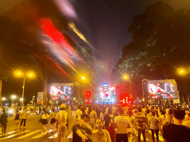 Thoi khac chuyen giao nam moi 2023 duoi phao hoa ruc ro cung dai tiec am nhac tai TPHCM-Hinh-5
