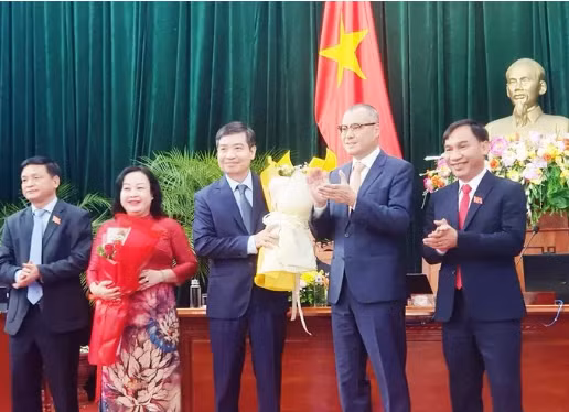 Tan Chu tich tinh Phu Yen Ta Anh Tuan dat 100% so phieu bau
