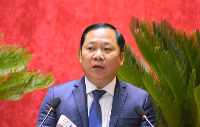 Chân dung tân Bí thư Tỉnh ủy Hòa Bình Nguyễn Phi Long - Hình 12 Chan dung tan Bi thu Tinh uy Hoa Binh Nguyen Phi Long-Hinh-12