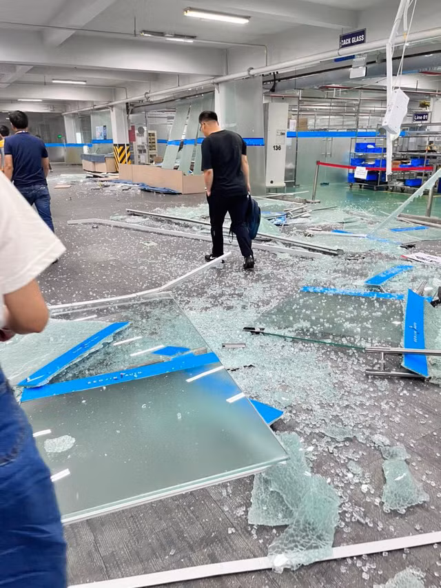 Hiện trường vụ nổ đường ống tại Công ty Seojin Auto khiến 34 công nhân bị thương - Hình 3 Hien truong vu no duong ong tai Cong ty Seojin Auto khien 34 cong nhan bi thuong-Hinh-3