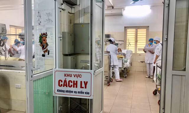 Yêu cầu khẩn: Những người mua hàng tại căng tin bệnh viện Bạch Mai từ 10-25/3 phải tự cách ly Yeu cau khan: Nhung nguoi mua hang tai cang tin benh vien Bach Mai tu 10-25/3 phai tu cach ly