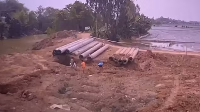 Toàn cảnh vụ giải cứu bé trai rơi xuống hố sâu 35m ở Đồng Tháp Toan canh vu giai cuu be trai roi xuong ho sau 35m o Dong Thap