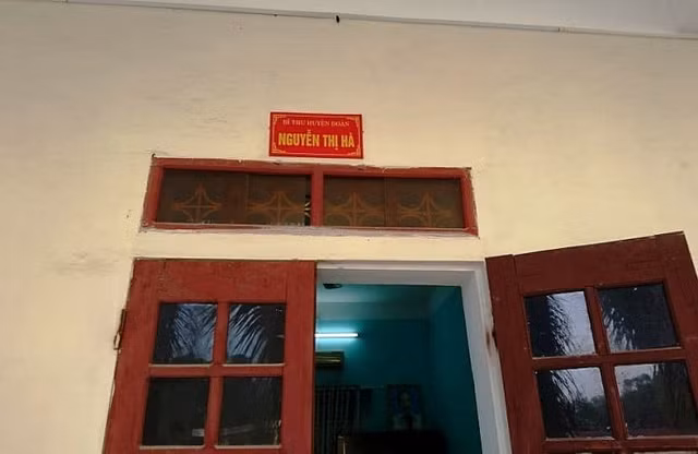Quan hệ ngoài vợ ngoài chồng: Quan bà điêu đứng, quan ông mất chức - Hình 2 Quan he ngoai vo ngoai chong: Quan ba dieu dung, quan ong mat chuc-Hinh-2