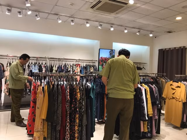 5 điểm kinh doanh của Seven.Am trên địa bàn Hà Nội đều bị kiểm tra 5 diem kinh doanh cua Seven.Am tren dia ban Ha Noi deu bi kiem tra