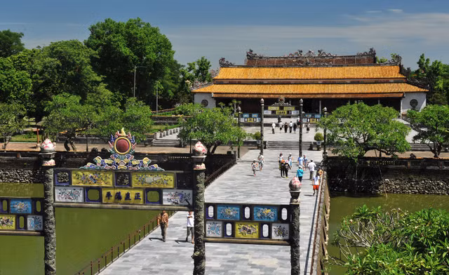 Đài KBS Hàn Quốc khảo sát làm phim về vẻ đẹp xứ Huế - Hình 2 Dai KBS Han Quoc khao sat lam phim ve ve dep xu Hue-Hinh-2