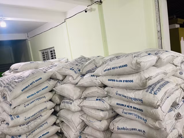 Vì sao hơn 3.000 chai nước hoa bị tạm giữ ở Phú Yên? - Hình 3 Vi sao hon 3.000 chai nuoc hoa bi tam giu o Phu Yen?-Hinh-3