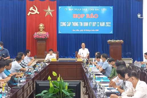 Chu tich UBND tinh Bac Lieu noi gi ve benh vien tram ti dap chieu?