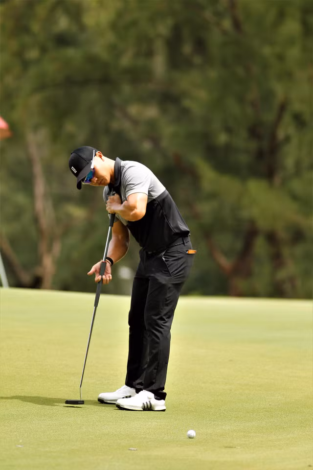 Tăng Nhơn Phú lập kỷ lục vòng golf 64 gậy - Hình 3 Tang Nhon Phu lap ky luc vong golf 64 gay-Hinh-3