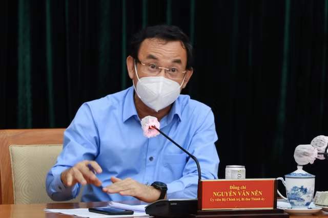 Chu tich TP.HCM: 'Tu ngay mai khong ra duong sau 18h'