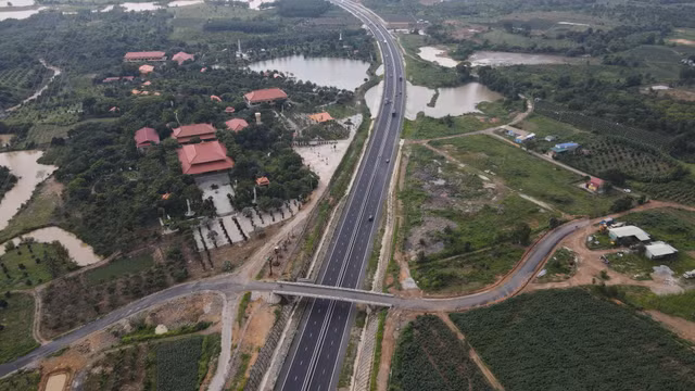 Ngập cao tốc Dầu Giây - Phan Thiết: Tránh làm sạt lở khi khơi đào sông Phan Ngap cao toc Dau Giay - Phan Thiet: Tranh lam sat lo khi khoi dao song Phan