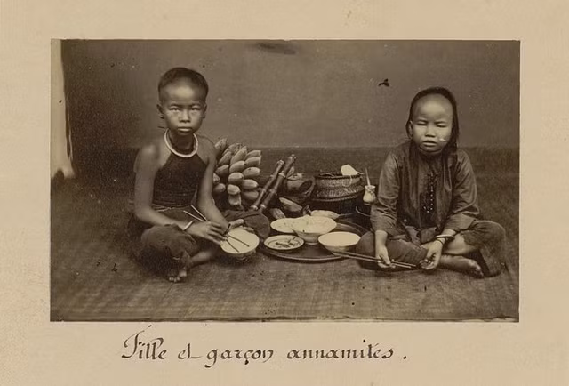 Tuổi thơ trẻ em Việt Nam khoảng 100 năm trước như nào? Tuoi tho tre em Viet Nam khoang 100 nam truoc nhu nao?