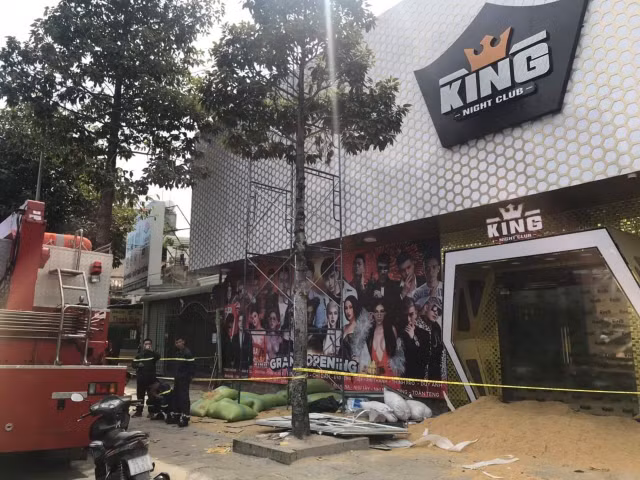 Họp báo vụ sập vũ trường King Night Club khiến 1 người tử vong, 6 người bị thương - Hình 2 Hop bao vu sap vu truong King Night Club khien 1 nguoi tu vong, 6 nguoi bi thuong-Hinh-2
