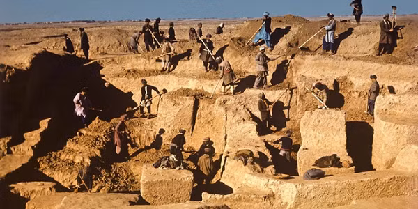 Kho báu khủng có hàng nghìn miếng vàng ở Afghanistan khiến Taliban ráo riết săn lùng Kho bau khung co hang nghin mieng vang o Afghanistan khien Taliban rao riet san lung