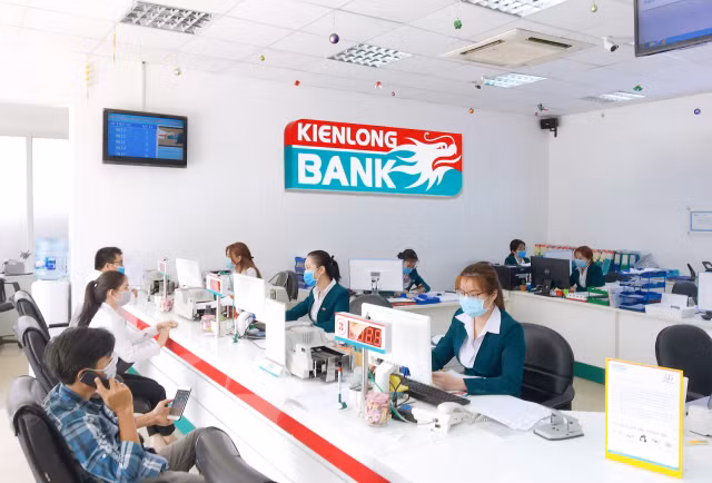 Vì sao KienLongBank phải hạ giá bán 176 triệu cổ phiếu Sacombank để thu hồi nợ? Vi sao KienLongBank phai ha gia ban 176 trieu co phieu Sacombank de thu hoi no?