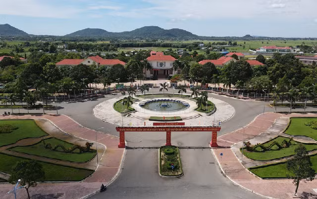 Bà Rịa - Vũng Tàu: 1 Trung tâm có 12 Phó Giám đốc sau sáp nhập Ba Ria - Vung Tau: 1 Trung tam co 12 Pho Giam doc sau sap nhap